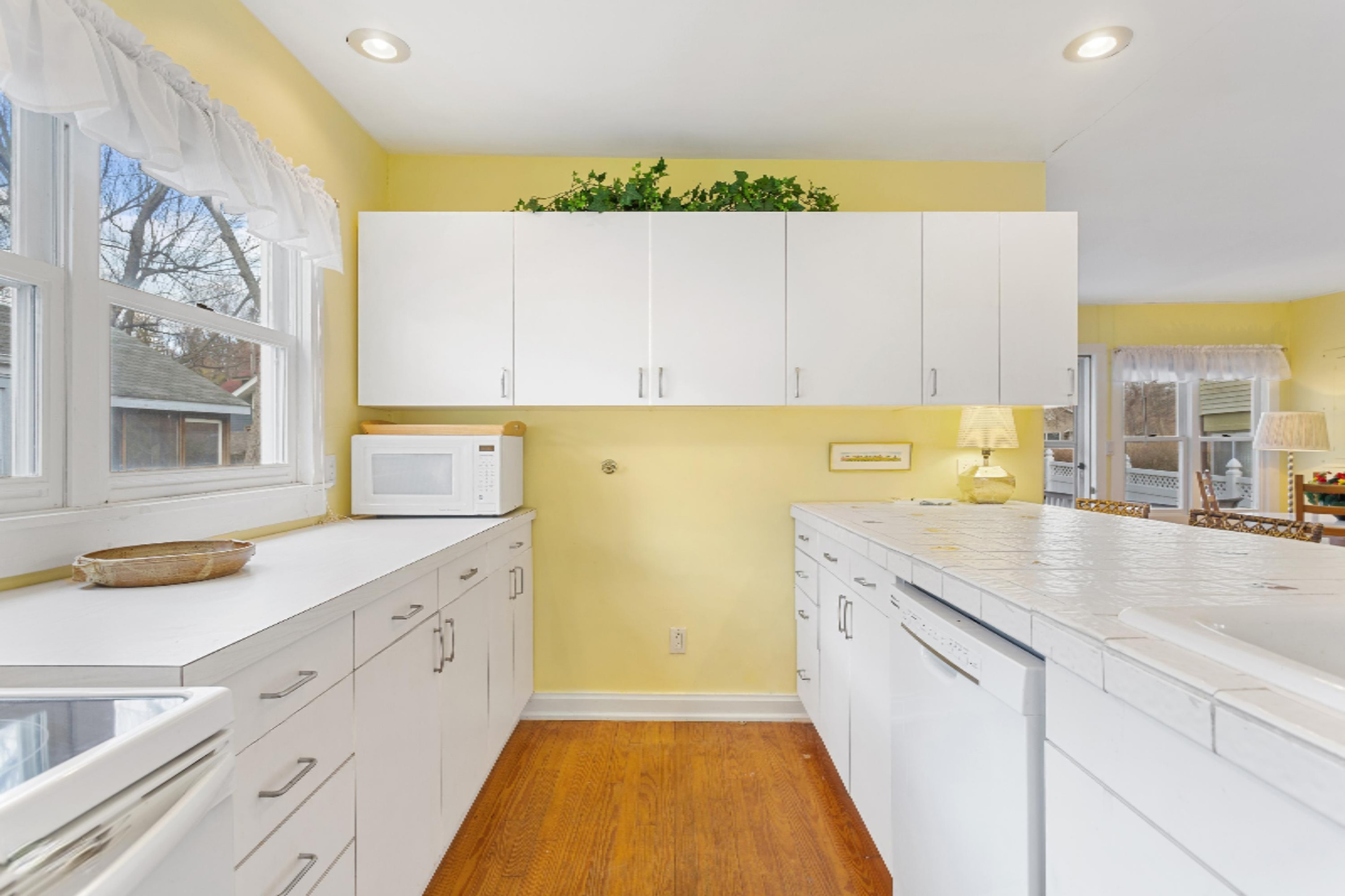 15552 Victor Road, Unit 2 Union Pier, MI 49129 - Photo 9 of 19 Kitchen