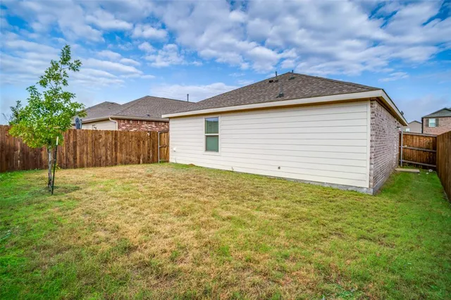 $2,000 | 14124 Calderwood Street, Pilot Point, TX 76258