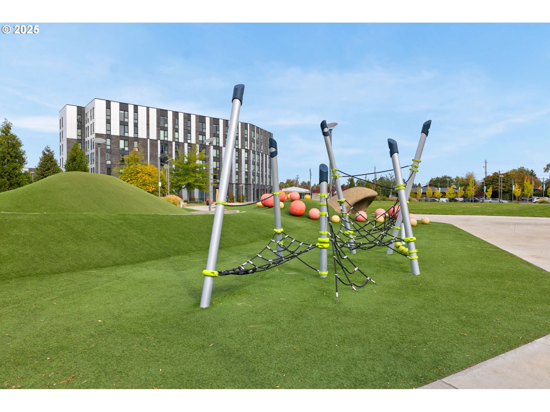 10345 Northeast Clackamas Street, Unit 15 Portland, OR 97220 - Photo 13 of 14 a park with lots of trees