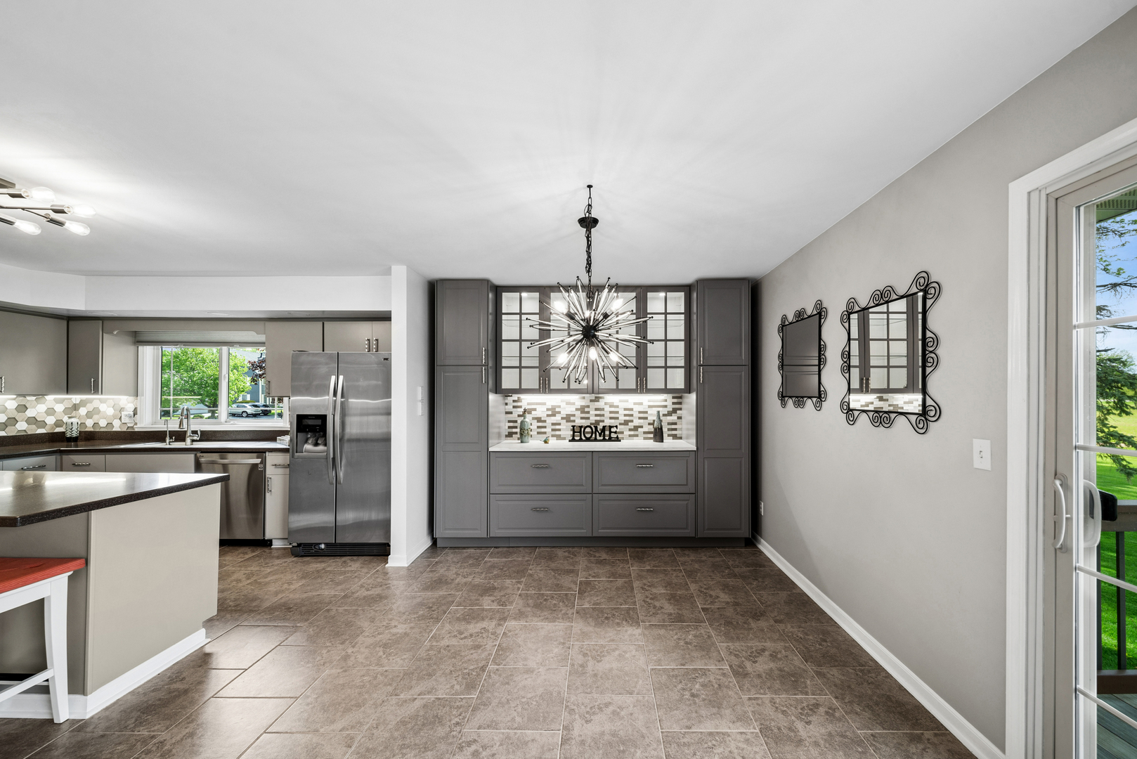 2481 Chatham Road Aurora, IL 60506 - Photo 4 of 25