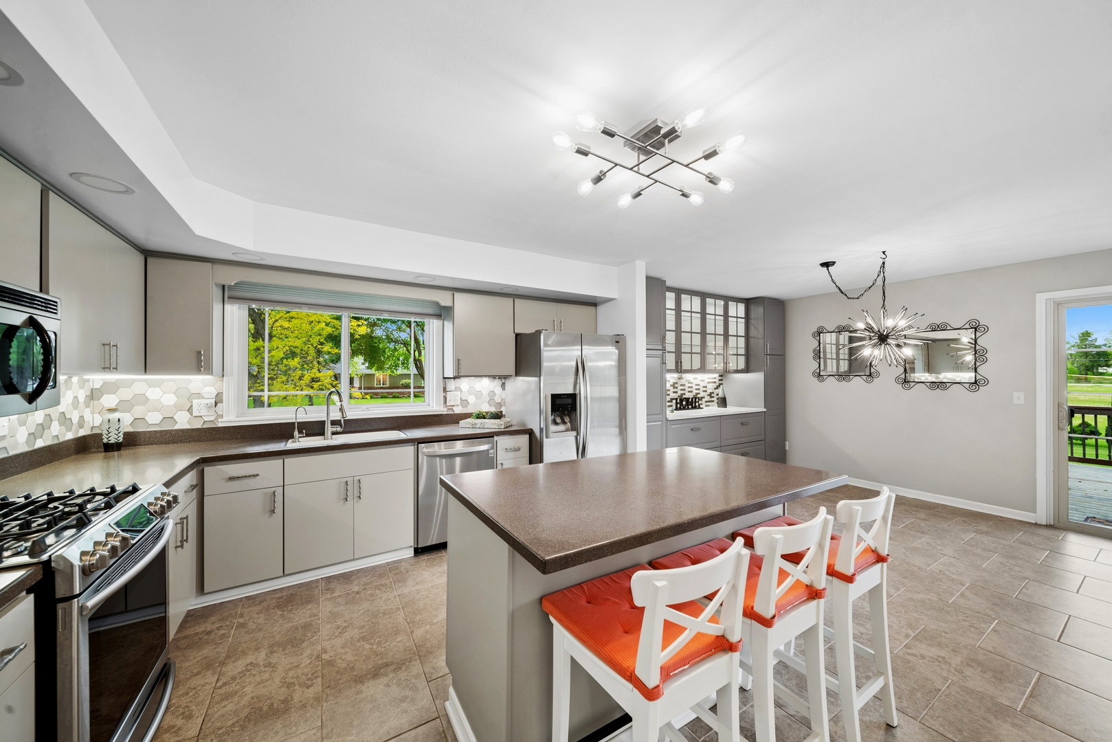2481 Chatham Road Aurora, IL 60506 - Photo 5 of 25
