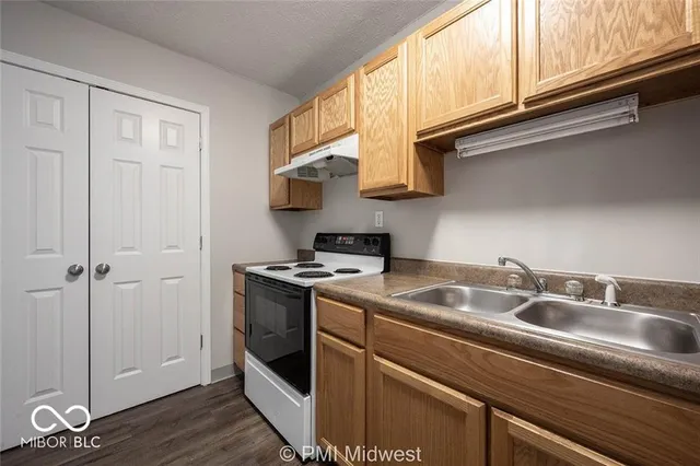 $699 | 1702 West Michigan Street, Unit 4, Indianapolis, IN 46222