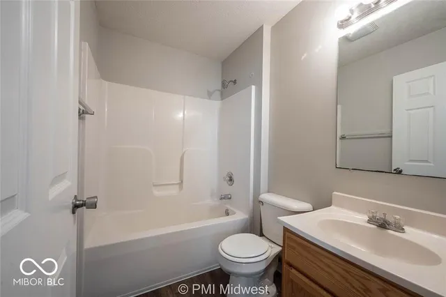 $699 | 1702 West Michigan Street, Unit 4, Indianapolis, IN 46222