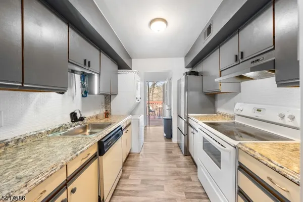 $250,000 | 113 Tiffany Boulevard, Newark, NJ 07104