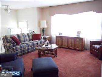 2 Ardmore Road Newark, DE 19713 - Photo 3 of 12 Living Room