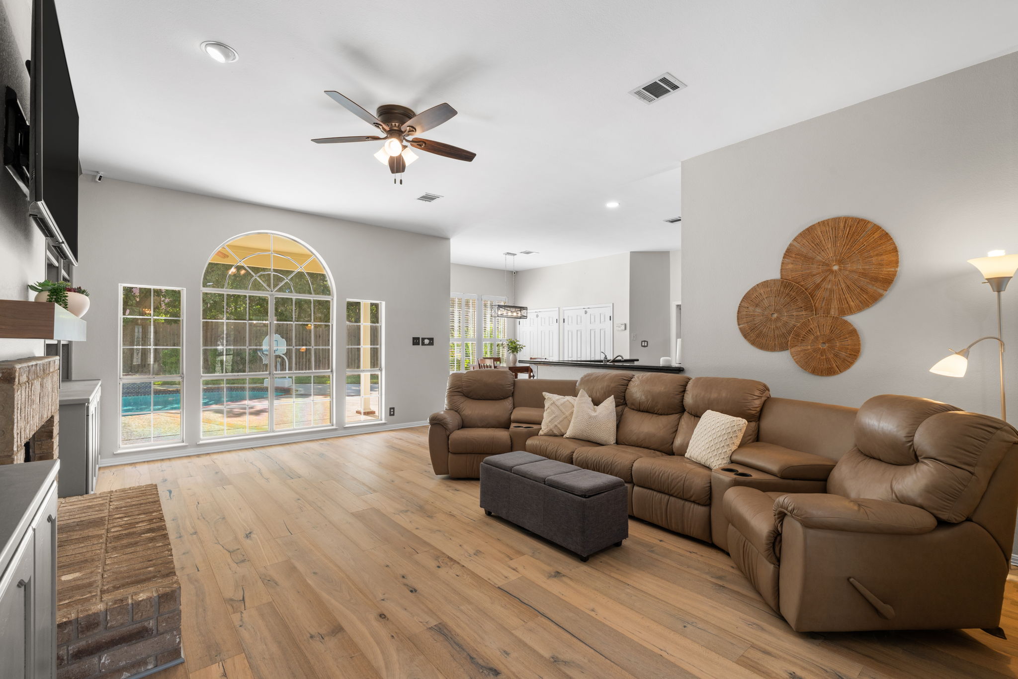 819 Blue Spring Circle Round Rock, TX 78681 - Photo 3 of 36 Gallery Image 3
