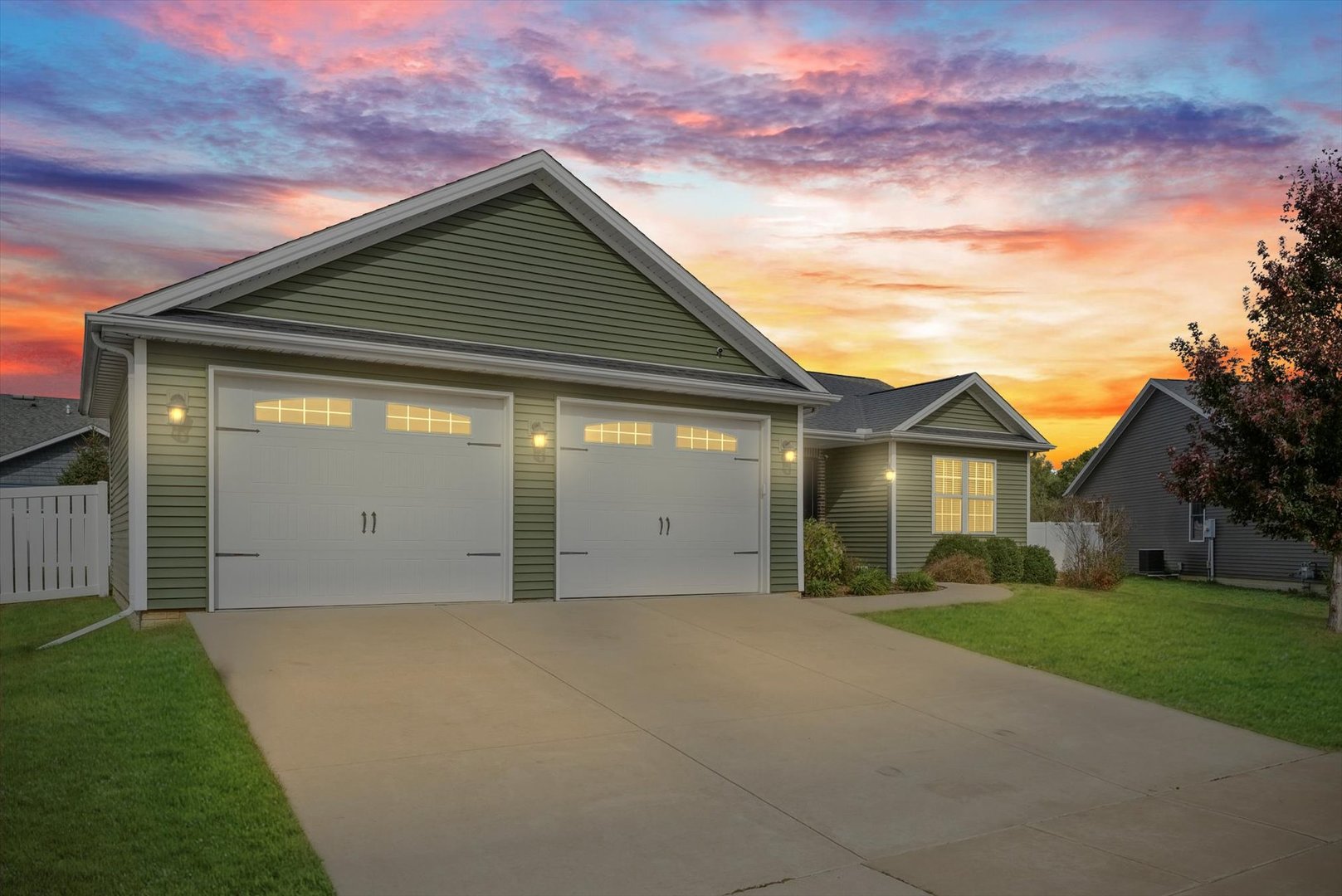2022 Prairie Grass Lane Mahomet, IL 61853 - Photo 3 of 51 a front view of house with yard