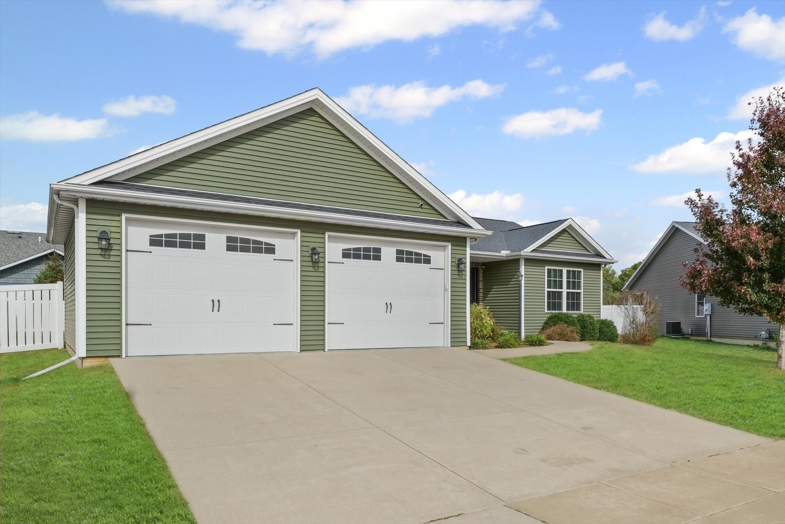 2022 Prairie Grass Lane Mahomet, IL 61853 - Photo 4 of 51 a front view of a house with a garden