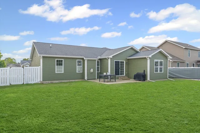 $374,900 | 2022 Prairie Grass Lane, Mahomet, IL 61853