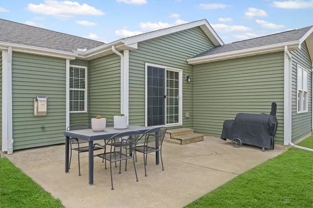 $374,900 | 2022 Prairie Grass Lane, Mahomet, IL 61853