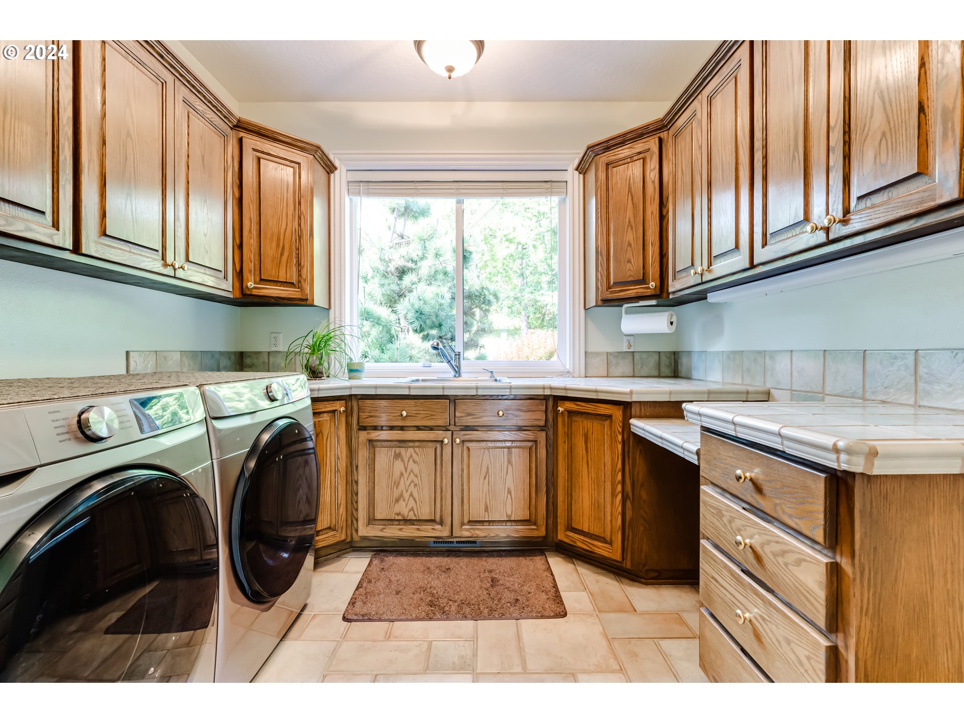85290 Ridge Top Drive Eugene, OR 97405 - Photo 22 of 48 a kitchen with stainless steel appliances granite countertop a sink a stove a washer and dryer