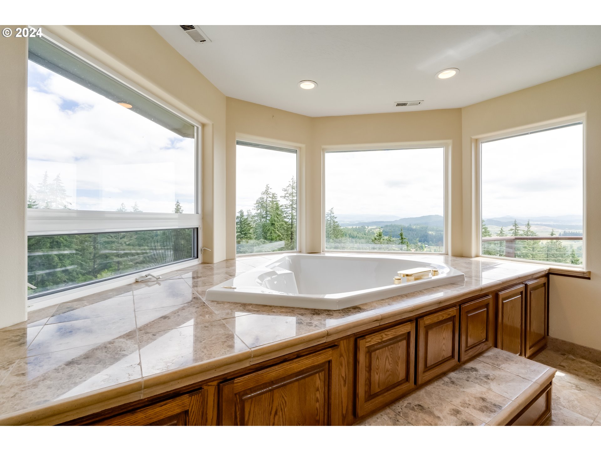85290 Ridge Top Drive Eugene, OR 97405 - Photo 28 of 48 a view of a sink and wooden floor