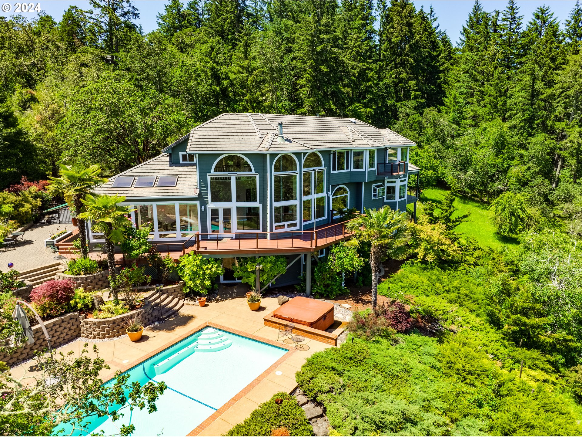 85290 Ridge Top Drive Eugene, OR 97405 - Photo 3 of 48 a front view of a house with swimming pool