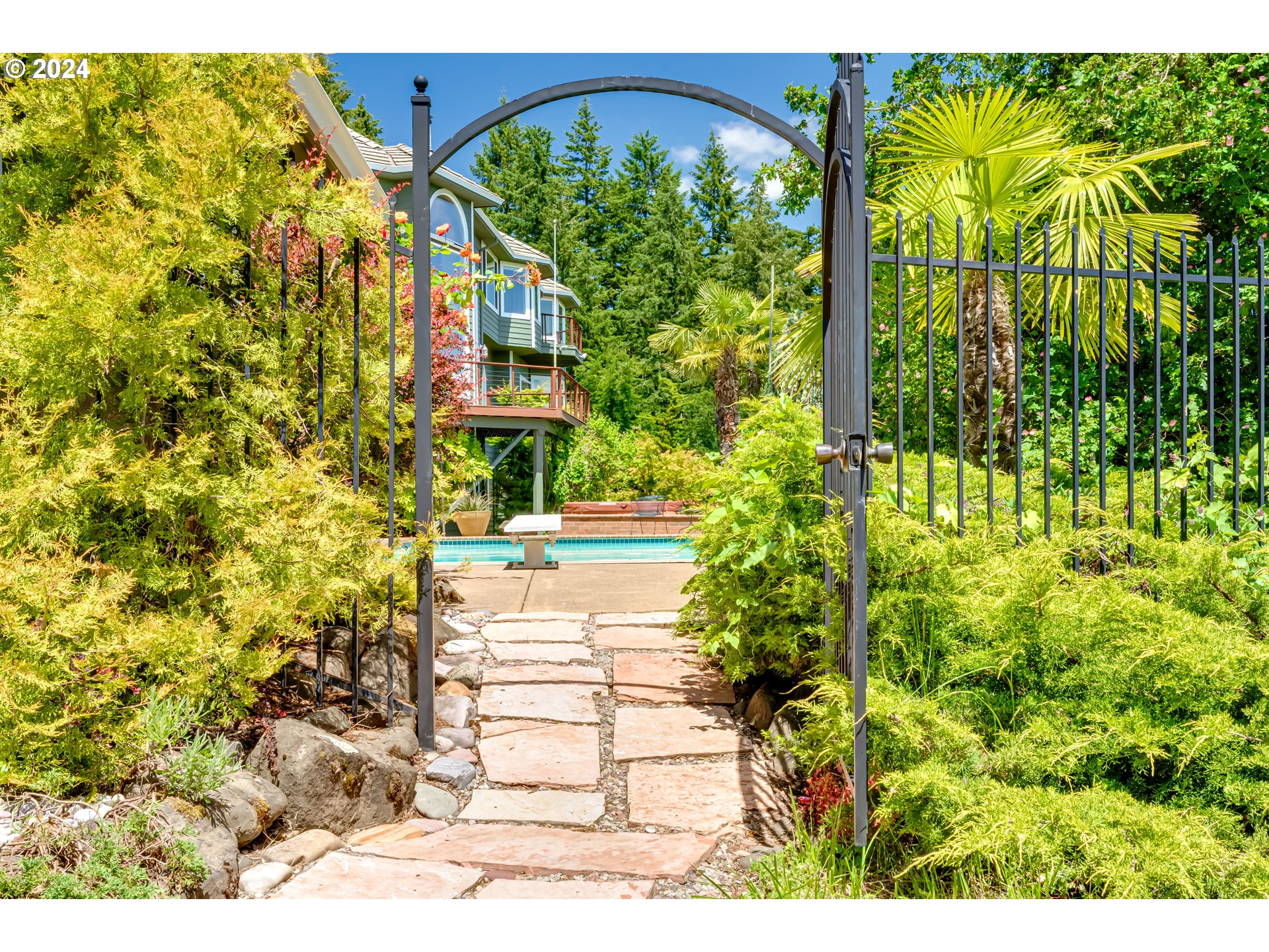 85290 Ridge Top Drive Eugene, OR 97405 - Photo 37 of 48 a view of an entrance