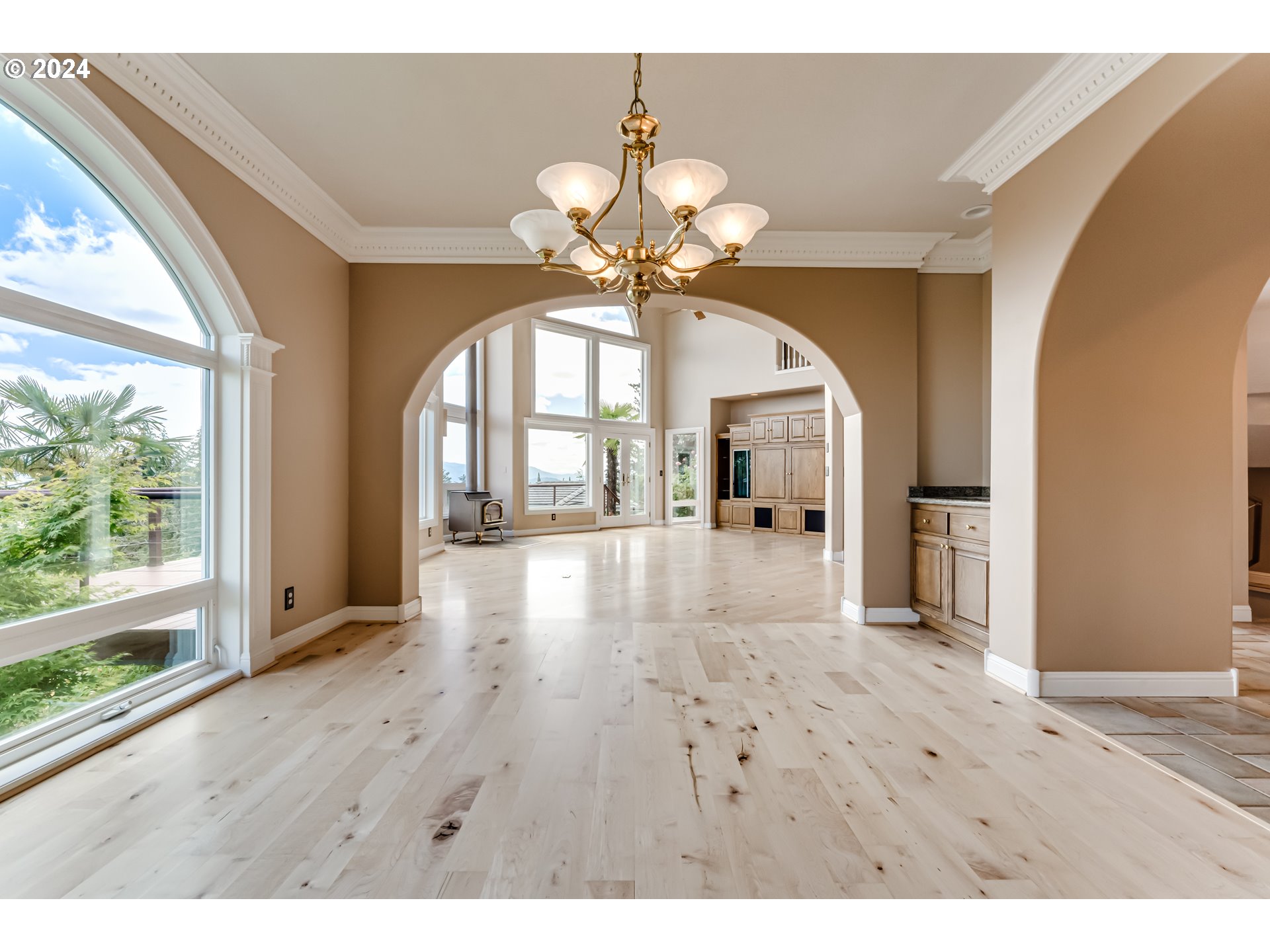 85290 Ridge Top Drive Eugene, OR 97405 - Photo 8 of 48 a view of an empty room and a window