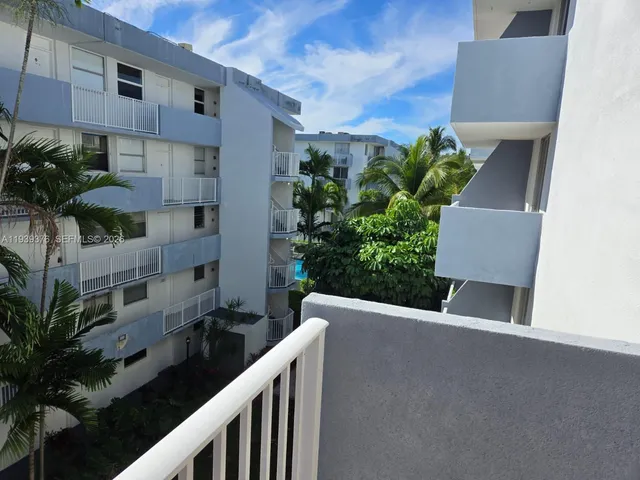 $1,850 | 1801 South Treasure Drive, Unit 402, North Bay Village, FL 33141