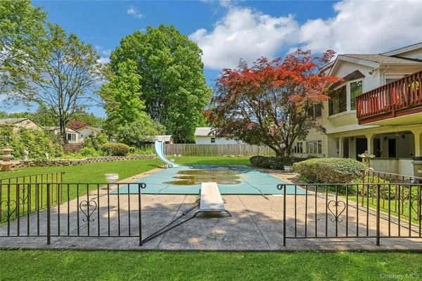 a view of a garden with trees