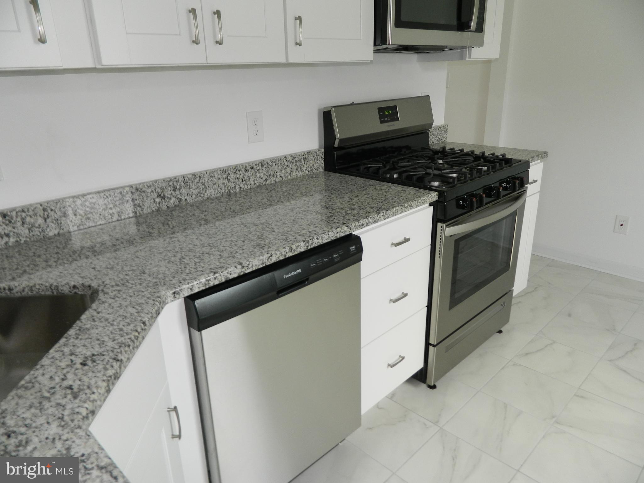 962 Woodlynn Road Baltimore, MD 21221 - Photo 7 of 21 Brand new countertops and appliances