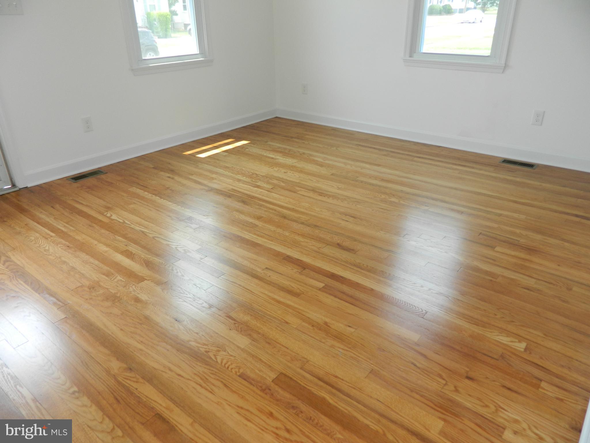 962 Woodlynn Road Baltimore, MD 21221 - Photo 10 of 21 hardwood floors thru out