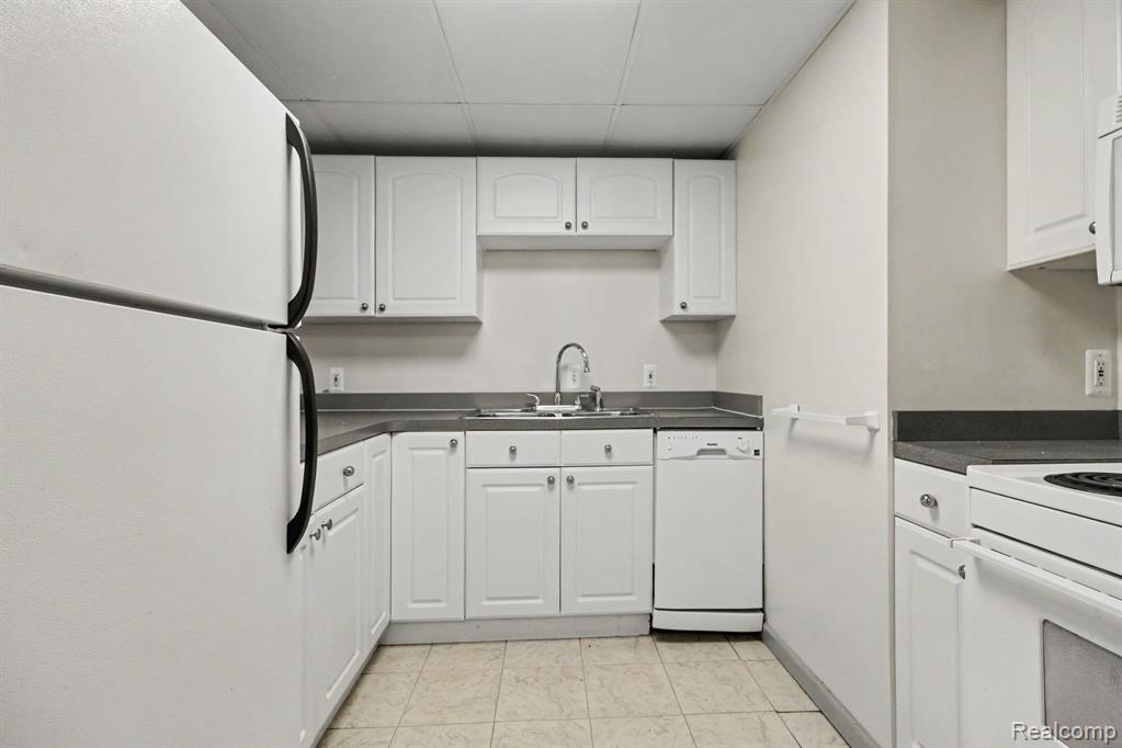 6740 Herbst Road Brighton, MI 48114 - Photo 43 of 63