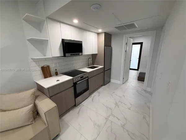 $2,700 | 944 Jefferson Avenue, Unit 15, Miami Beach, FL 33139
