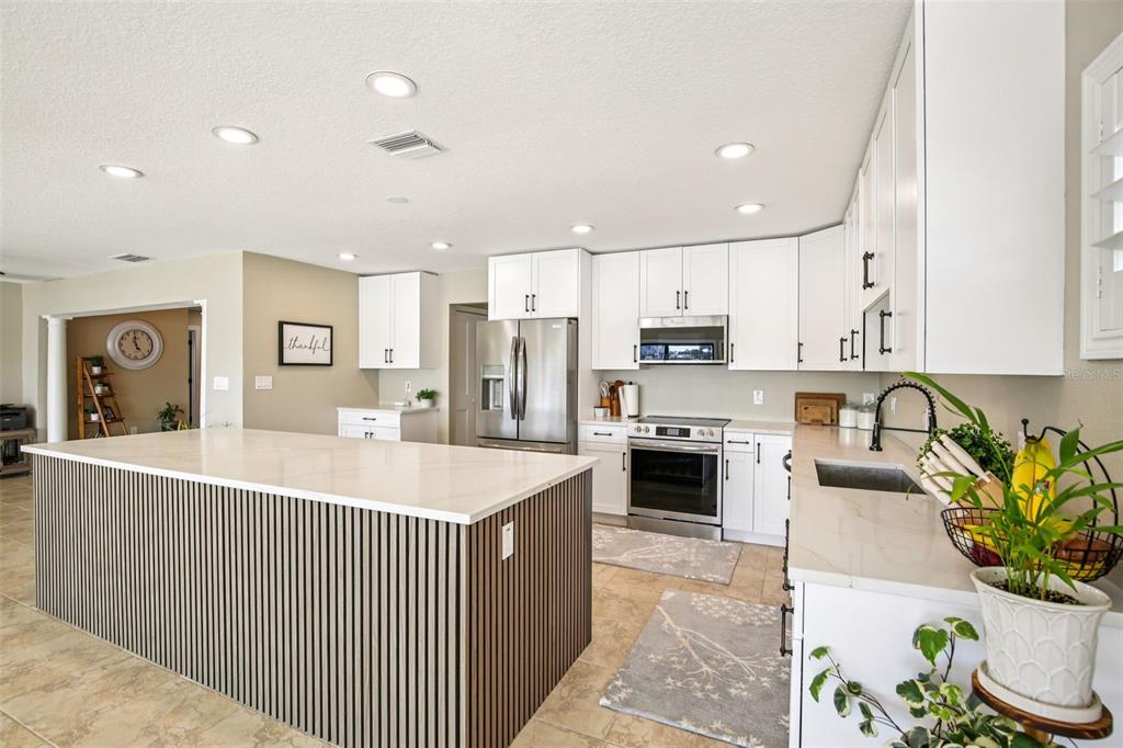 565 Crystal Drive Madeira Beach, FL 33708 - Photo 10 of 40 Gallery Image 10