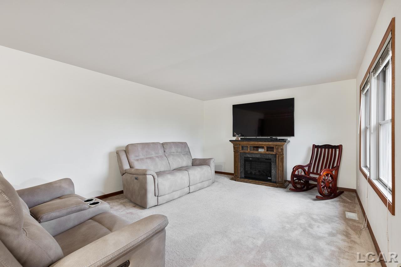 9804 Hastings Road Jackson, MI 49201 - Photo 4 of 48 Gallery Image 4