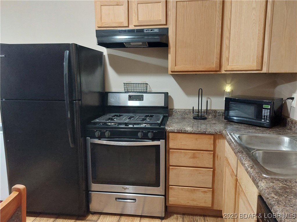 34246 Rabbit Run Road Stover, MO 65078 - Photo 7 of 17 full size refrigerator and full-size gas range inc