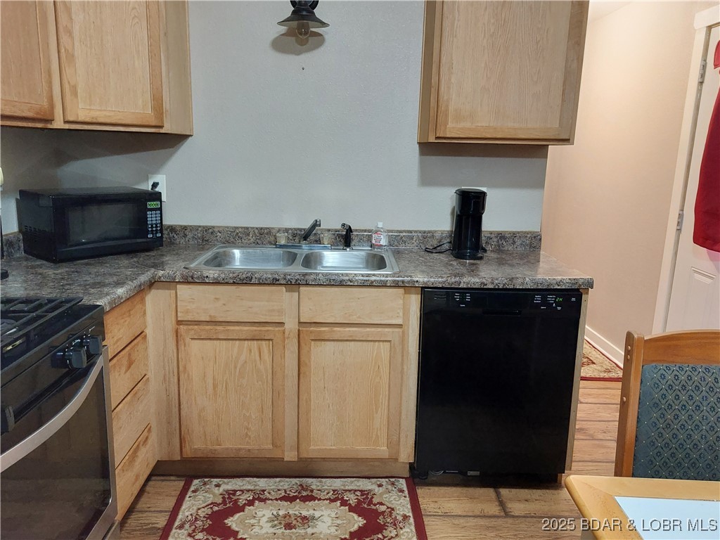 34246 Rabbit Run Road Stover, MO 65078 - Photo 8 of 17 Appliances are only 4 years old!