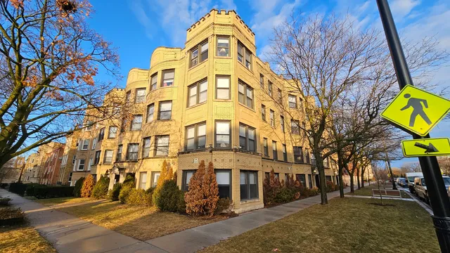 $1,695 | 5503 North Campbell Avenue, Unit 3, Chicago, IL 60625