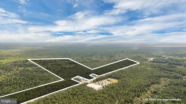 a view of a tennis court