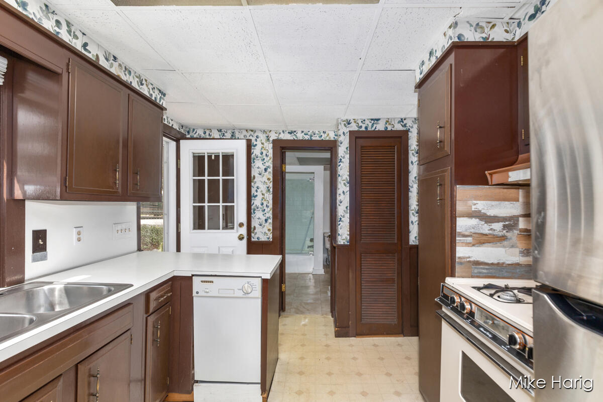 7191 Belding Road Northeast Rockford, MI 49341 - Photo 7 of 22 IMG_1005 (9)