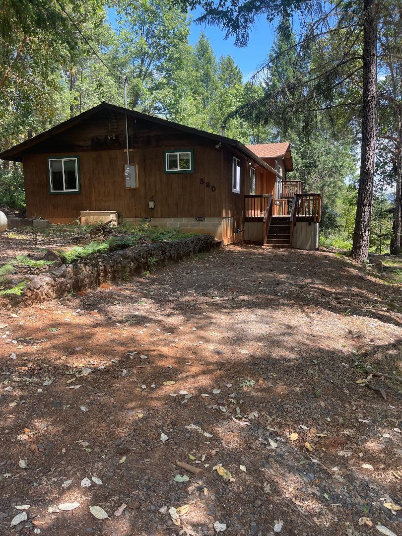320 Limpy Creek Road Grants Pass, OR 97527 - Photo 18 of 18 Side of house next to front drive
