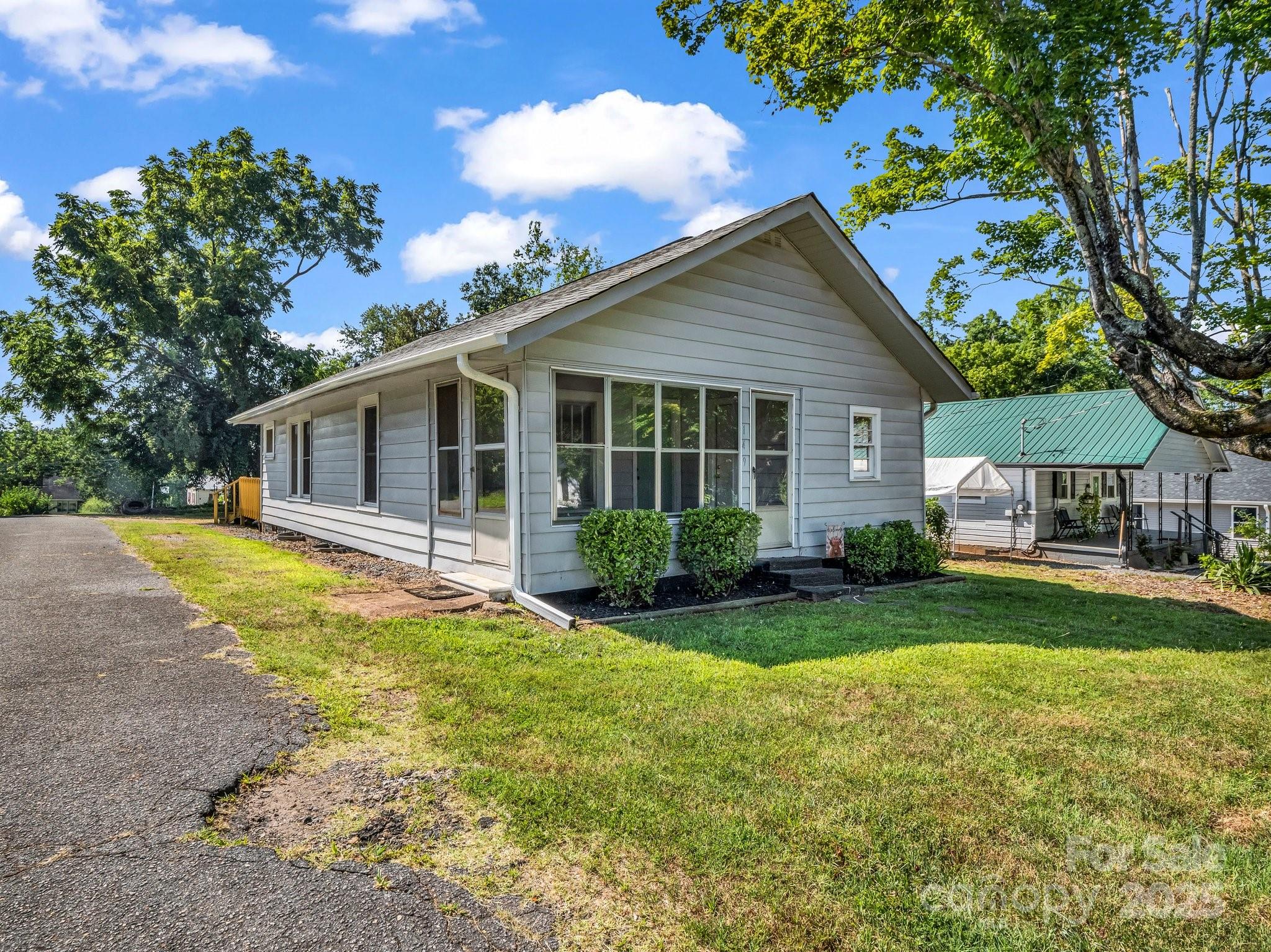 a view of a house with backyard and sitting area
