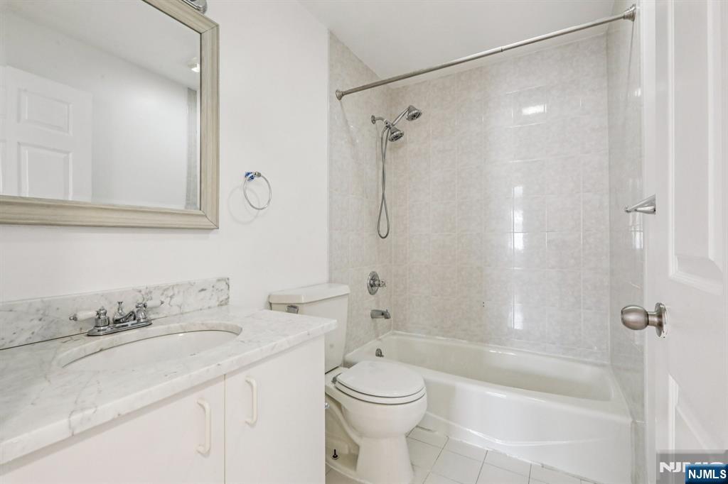 691 Hamilton Avenue, Unit B Ridgefield, NJ 07657 - Photo 14 of 23