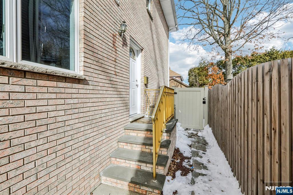 691 Hamilton Avenue, Unit B Ridgefield, NJ 07657 - Photo 2 of 23