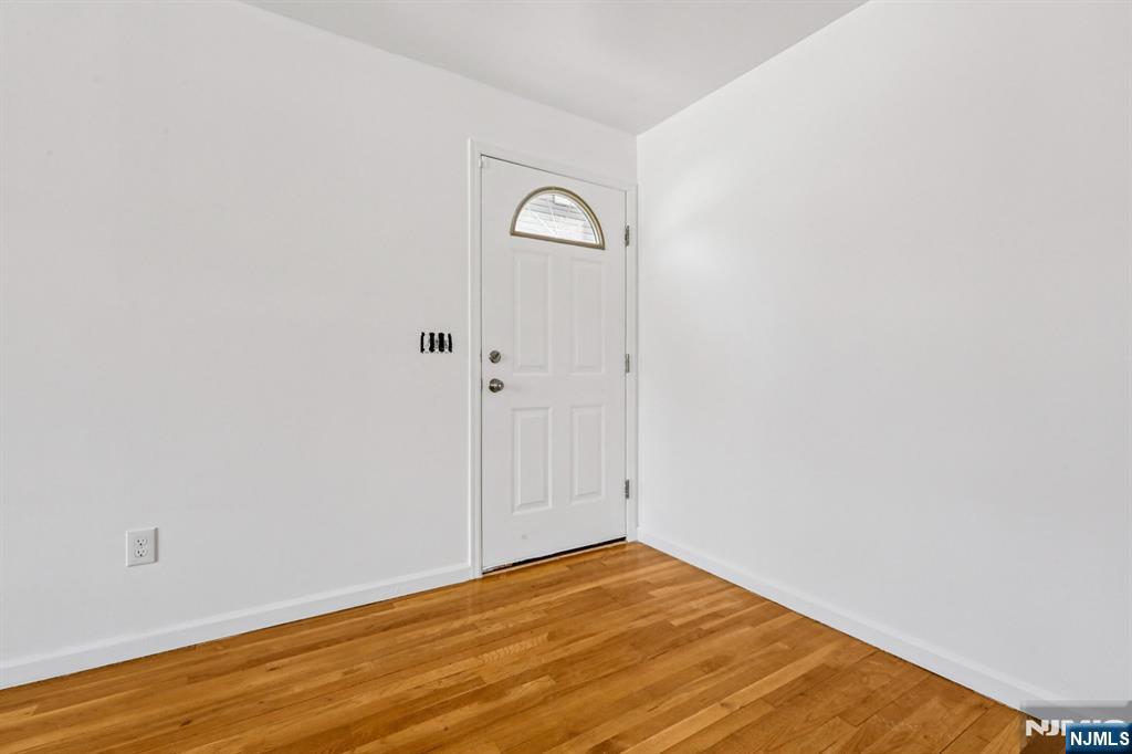 691 Hamilton Avenue Ridgefield, NJ 07657 - Photo 4 of 28