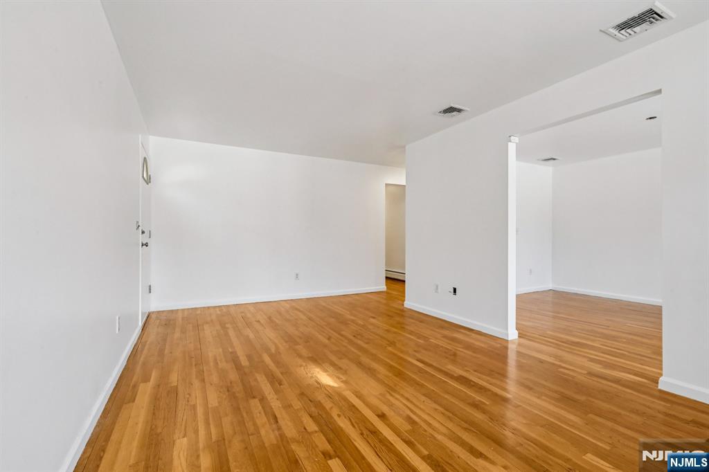 691 Hamilton Avenue Ridgefield, NJ 07657 - Photo 7 of 28