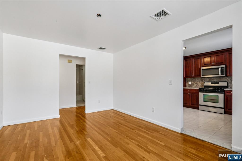 691 Hamilton Avenue, Unit B Ridgefield, NJ 07657 - Photo 10 of 23