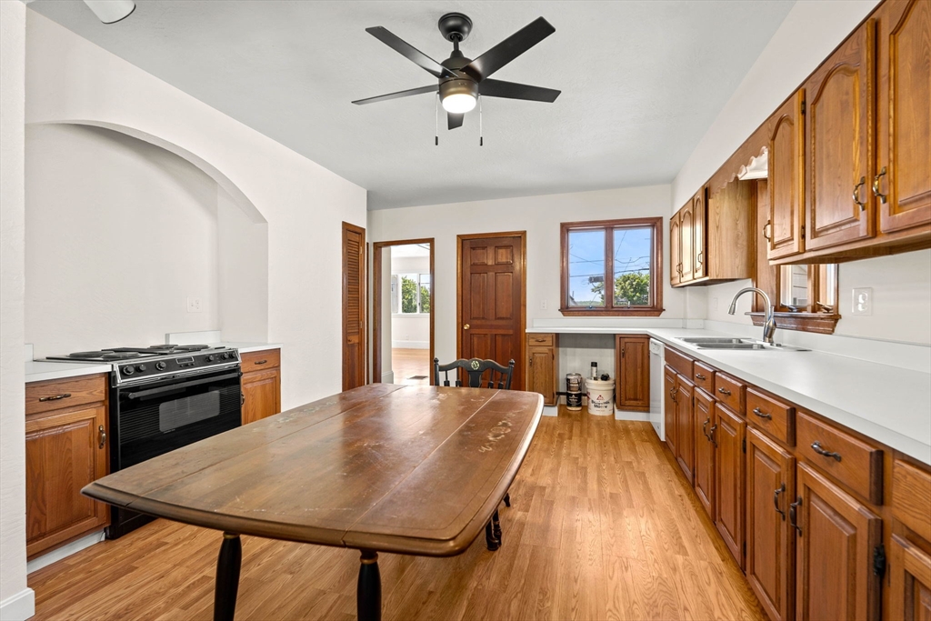 28 Hawthorne Street Lynn, MA 01902 - Photo 15 of 34