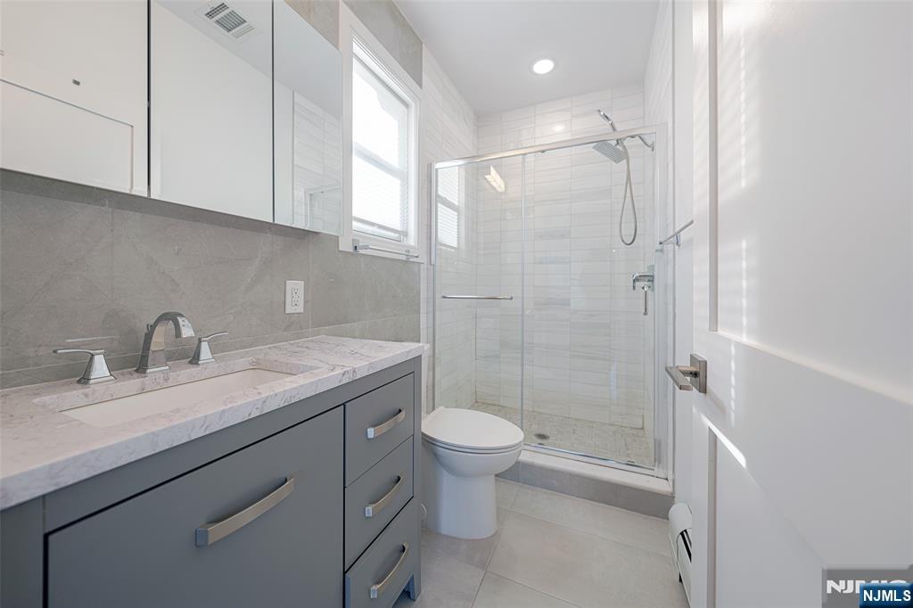 37 Myrtle Avenue Edgewater, NJ 07020 - Photo 14 of 28