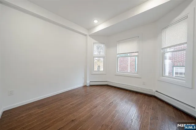 $6,500 | 37 Myrtle Avenue, Edgewater, NJ 07020