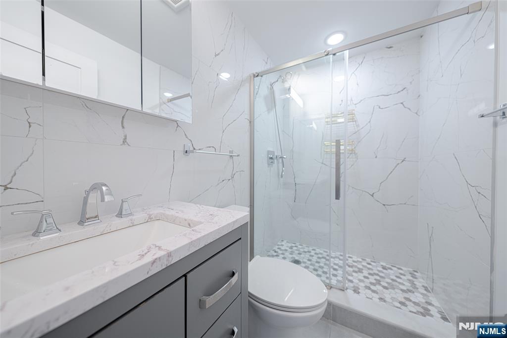 37 Myrtle Avenue Edgewater, NJ 07020 - Photo 16 of 28