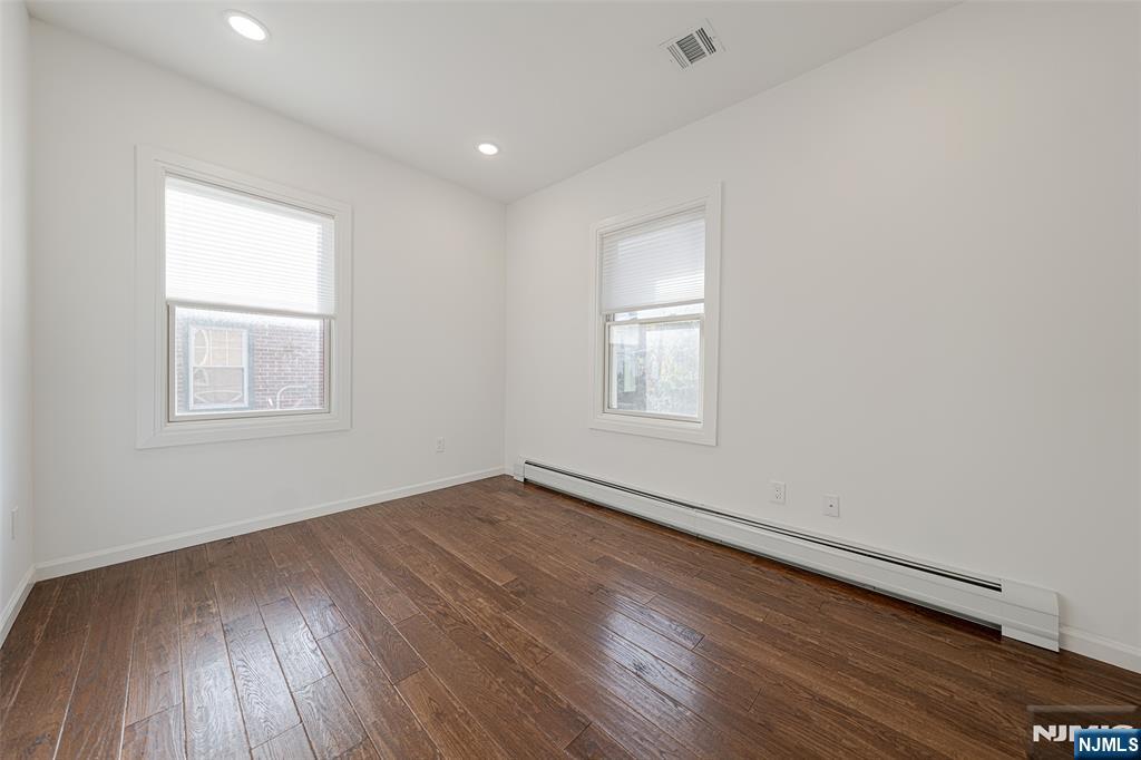 37 Myrtle Avenue Edgewater, NJ 07020 - Photo 19 of 28