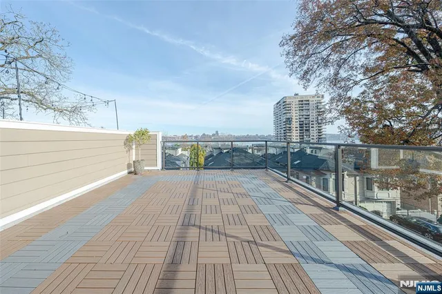 $6,500 | 37 Myrtle Avenue, Edgewater, NJ 07020