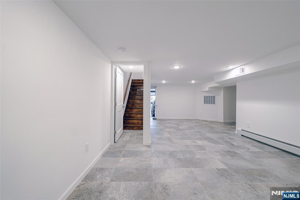 37 Myrtle Avenue Edgewater, NJ 07020 - Photo 25 of 28