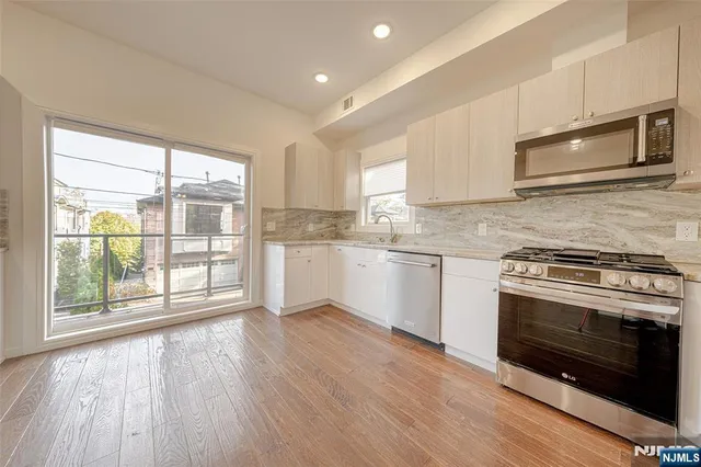 $6,500 | 37 Myrtle Avenue, Edgewater, NJ 07020