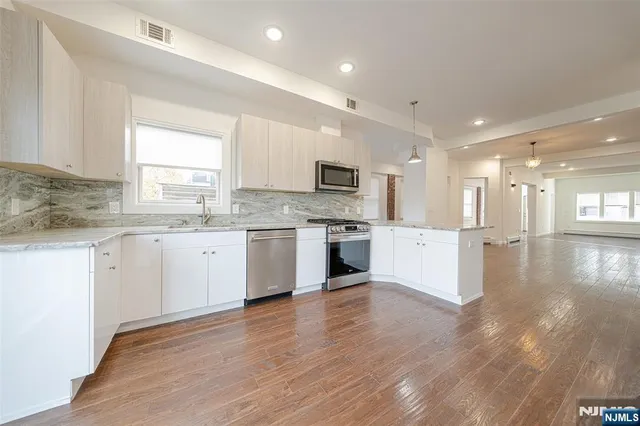 $6,500 | 37 Myrtle Avenue, Edgewater, NJ 07020