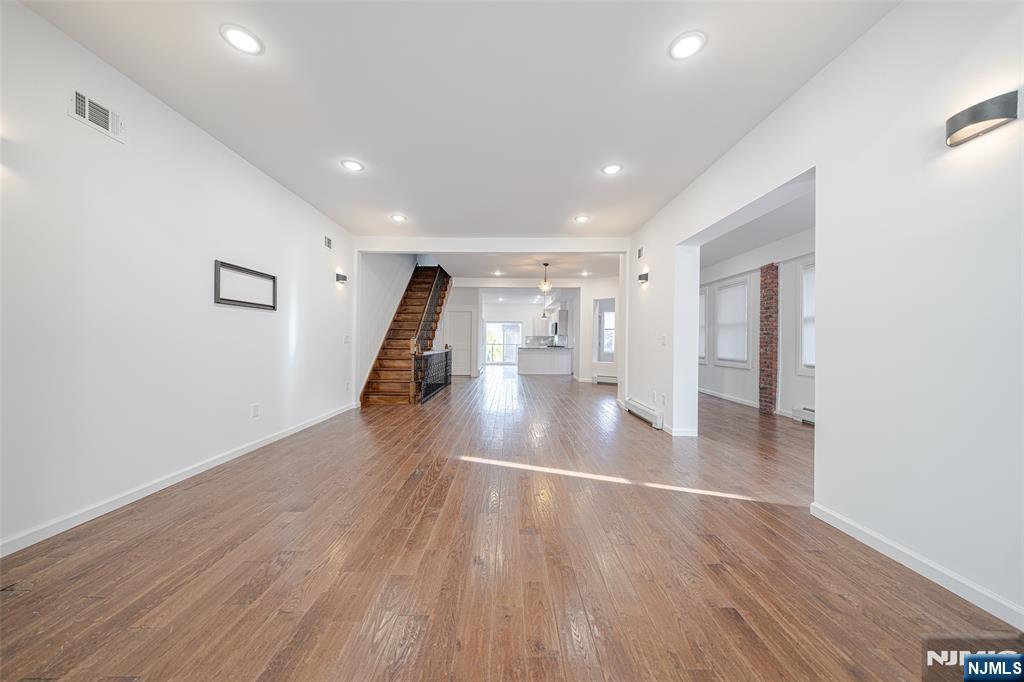 37 Myrtle Avenue Edgewater, NJ 07020 - Photo 7 of 28