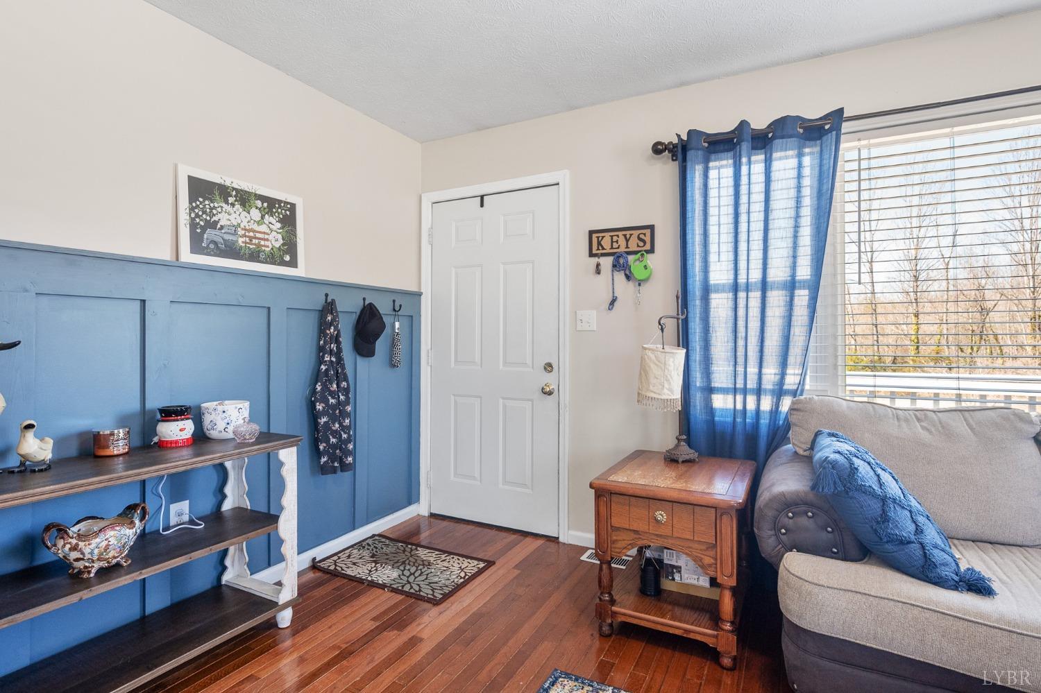 360 Webster Drive Concord, VA 24538 - Photo 4 of 36 a living room with furniture and a window